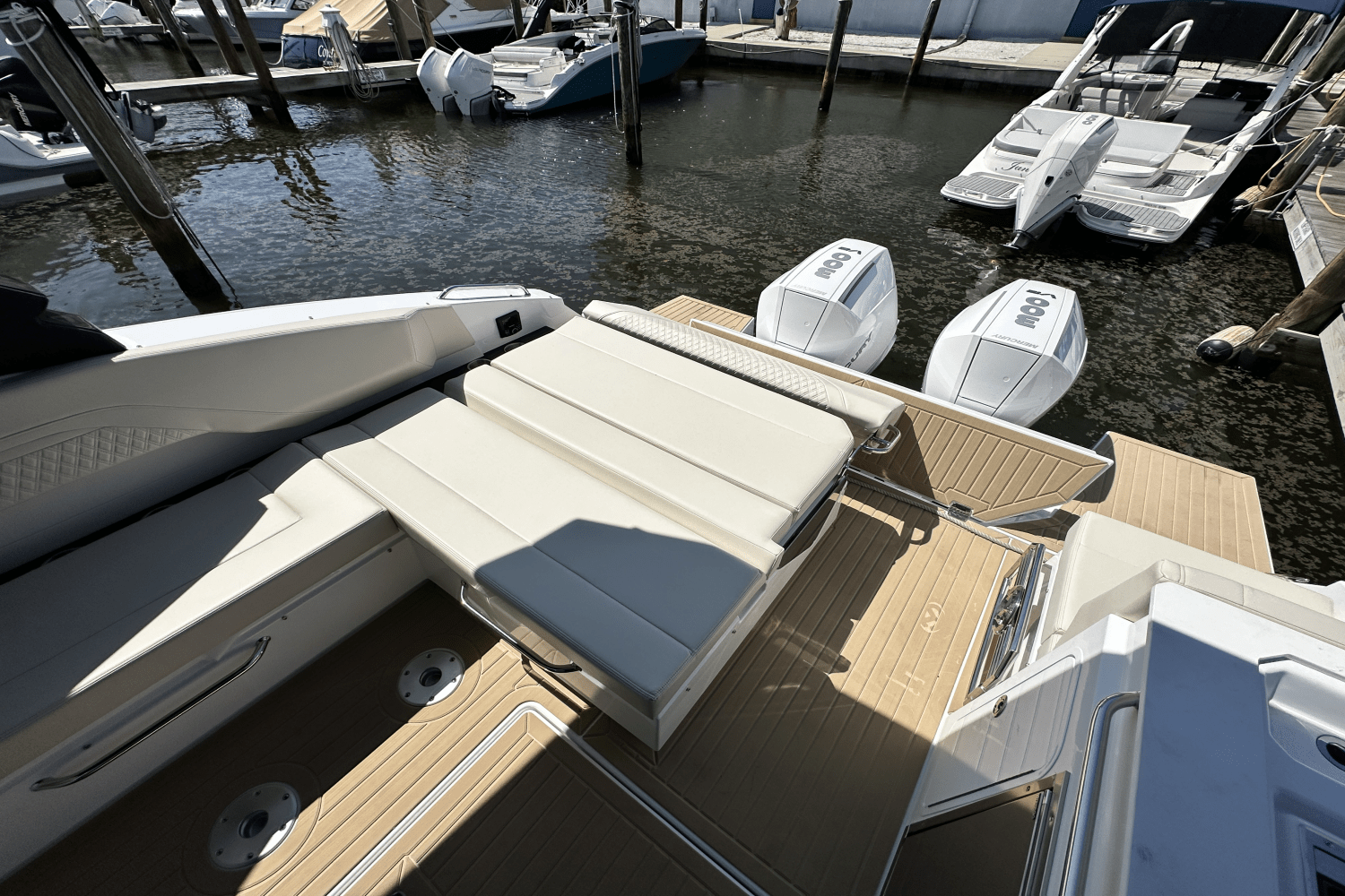 2025 Cruisers Yachts 34 GLS Outboard Image Thumbnail #11