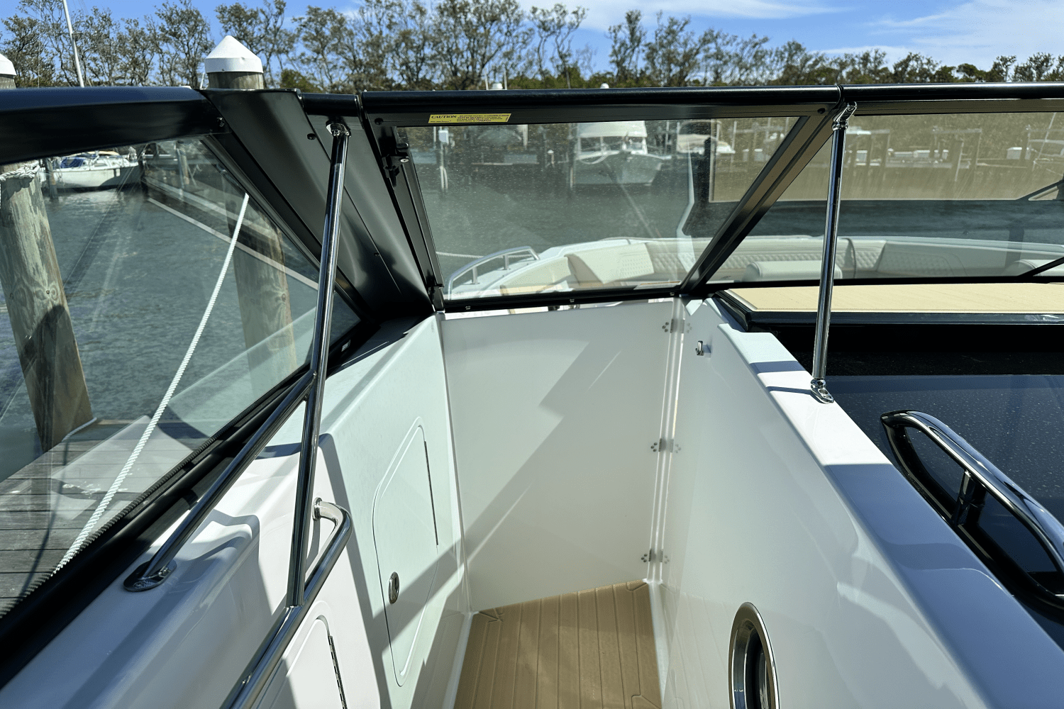 2025 Cruisers Yachts 34 GLS Outboard Image Thumbnail #18