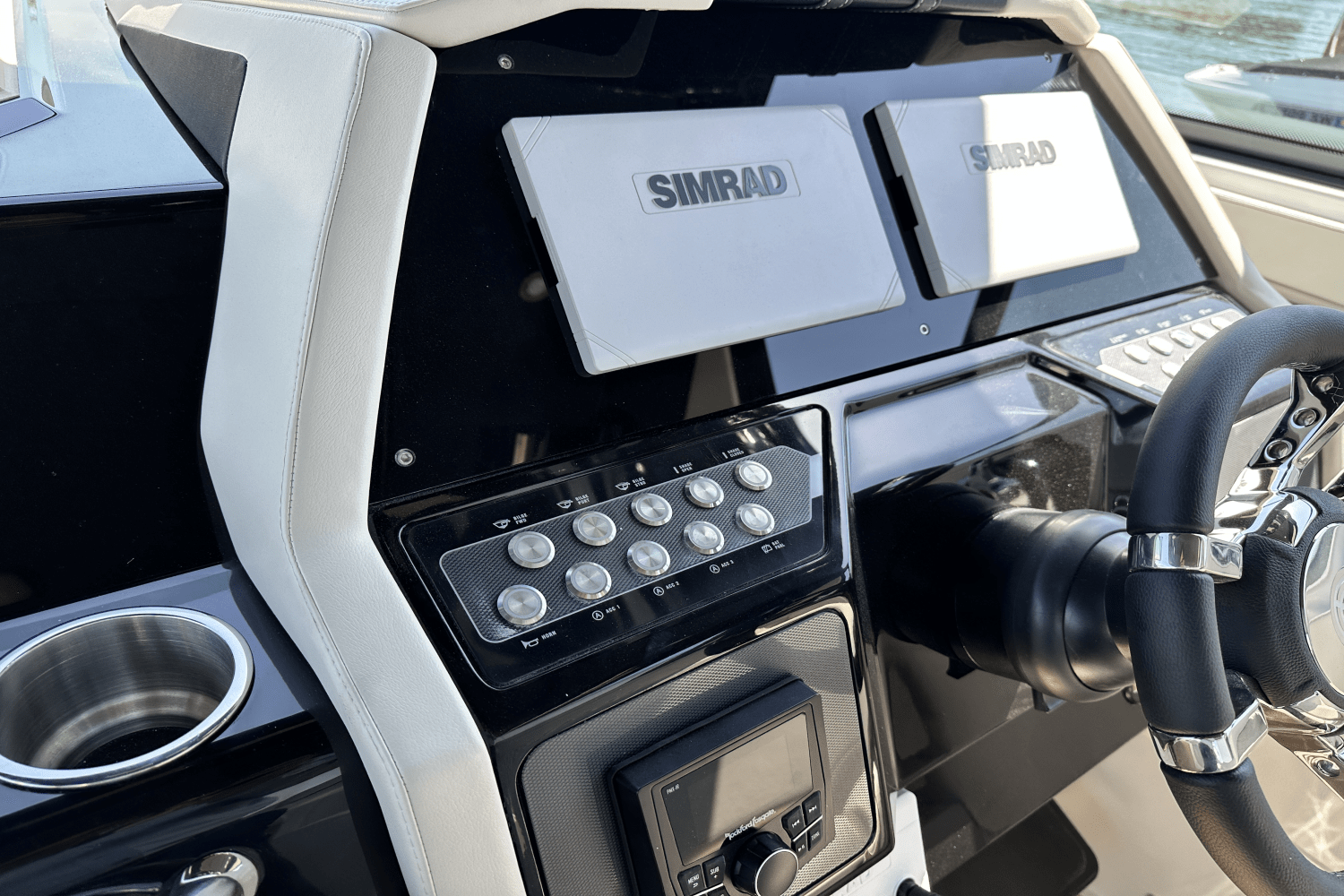 2025 Cruisers Yachts 34 GLS Outboard Image Thumbnail #13