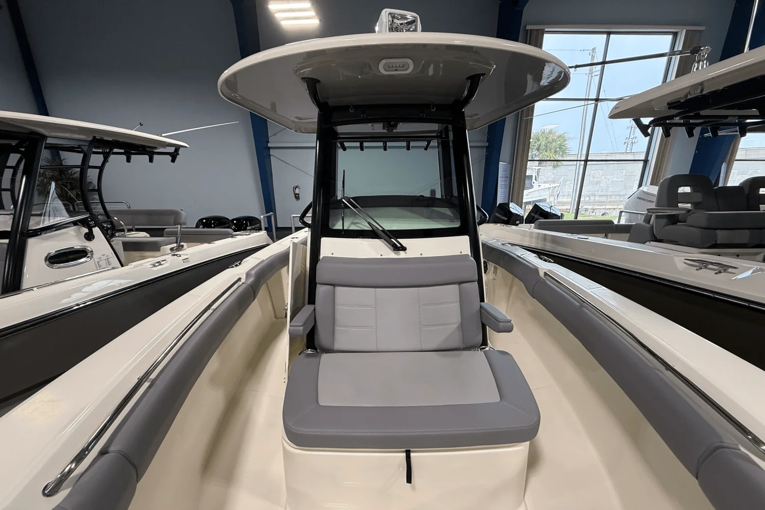 2026 Boston Whaler 250 Outrage Image Thumbnail #11