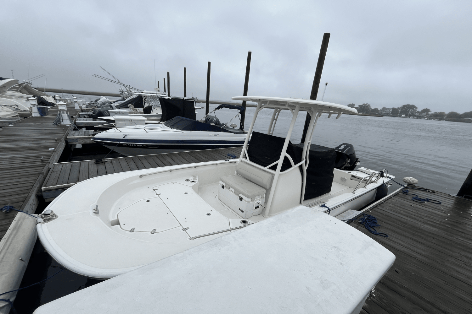 2023 Boston Whaler 210 MONTAUK Image Thumbnail #2