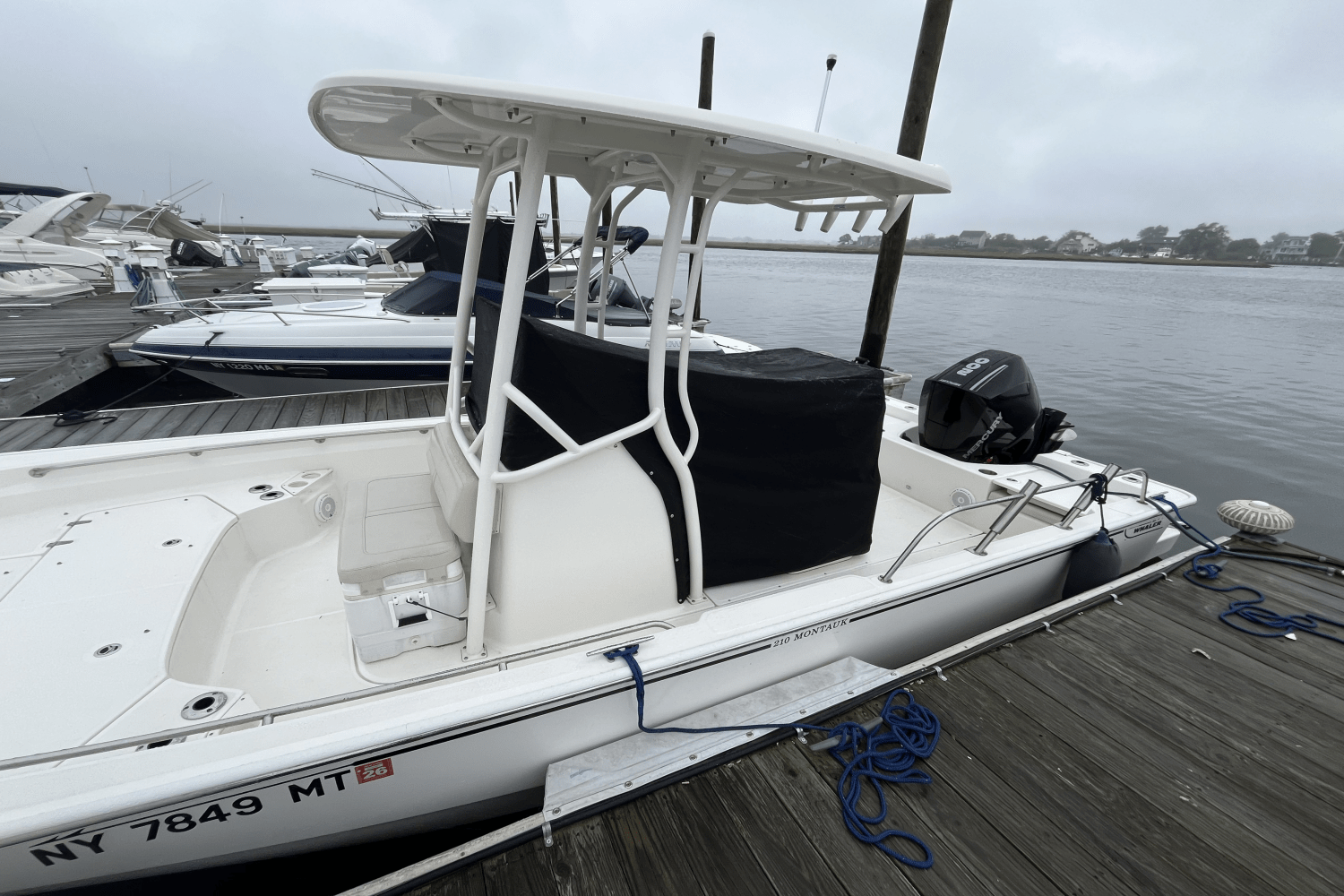 2023 Boston Whaler 210 MONTAUK Image Thumbnail #3