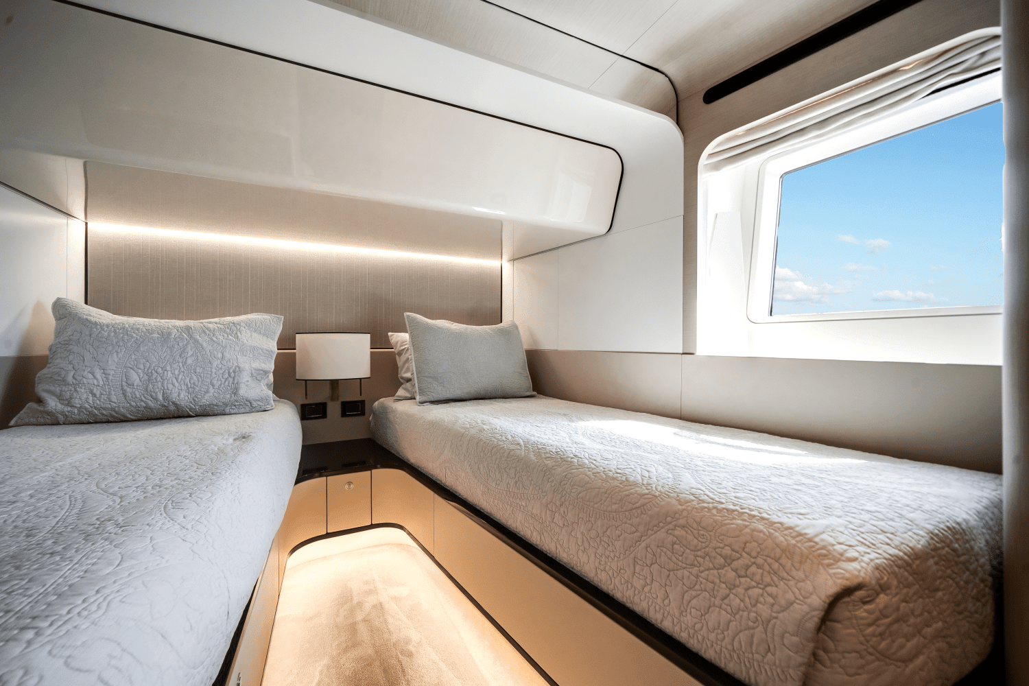 2024 Azimut 27 METRI Image Thumbnail #64
