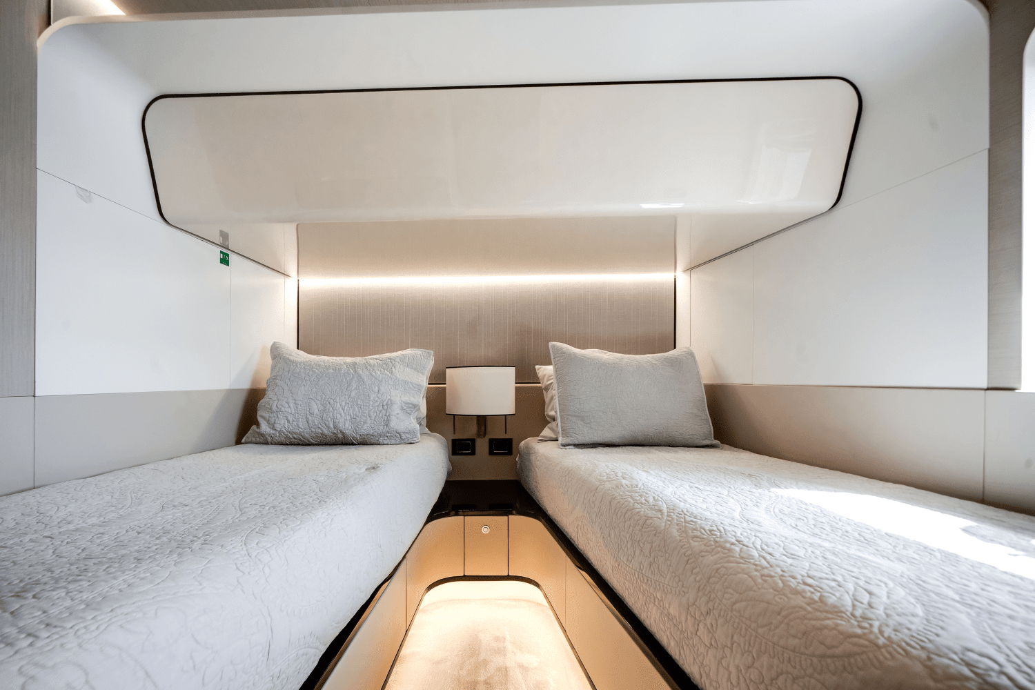 2024 Azimut 27 METRI Image Thumbnail #65