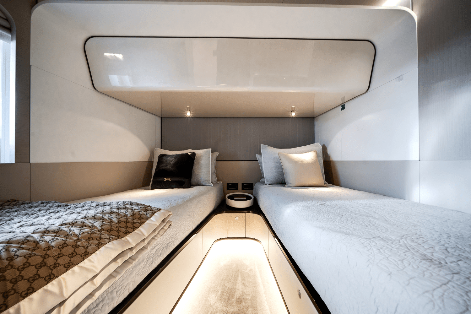 2024 Azimut 27 METRI Image Thumbnail #57