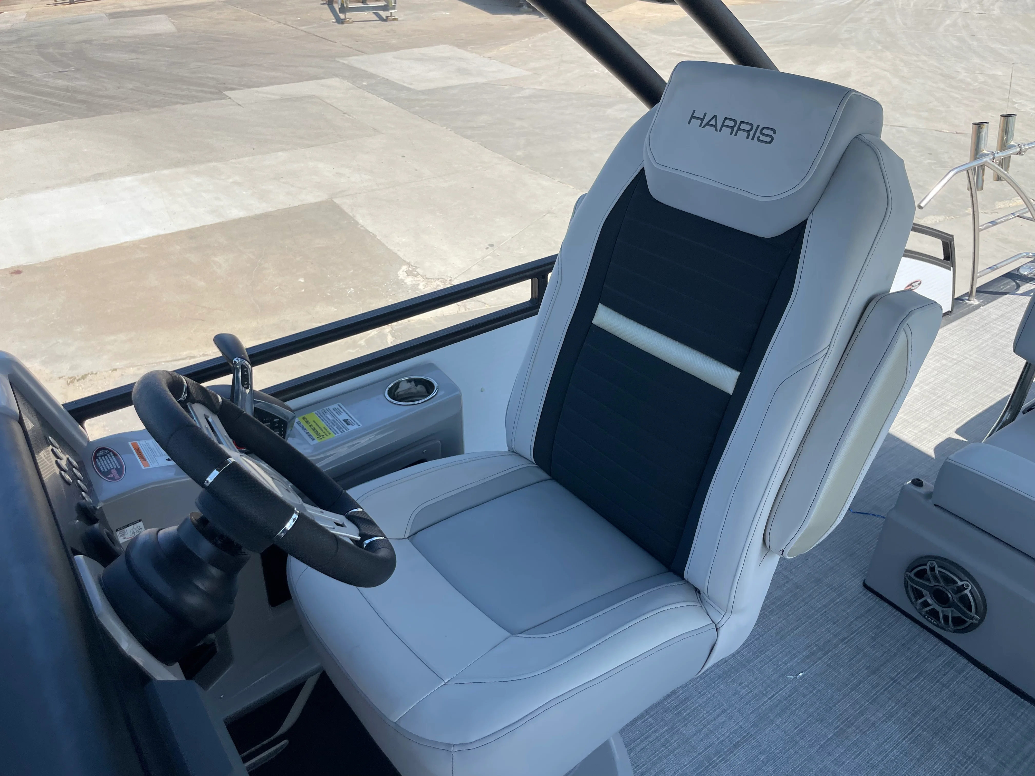 2023 Harris 250 SOLSTICE Image Thumbnail #13