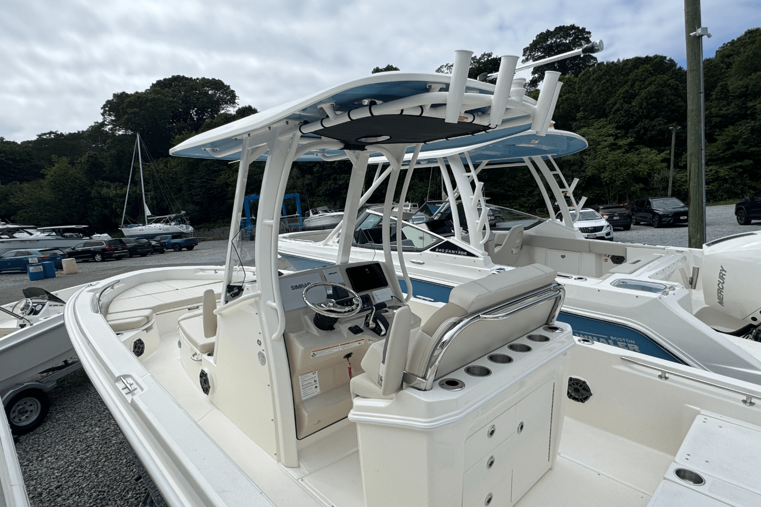 2026 Boston Whaler 250 Dauntless Image Thumbnail #5
