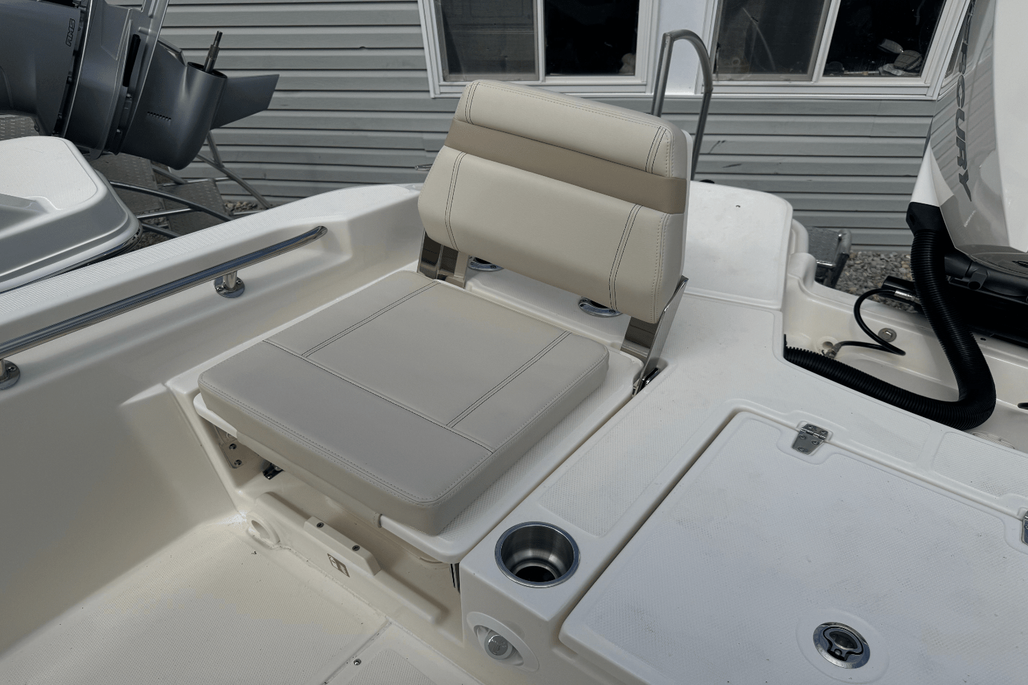 2026 Boston Whaler 250 Dauntless Image Thumbnail #14