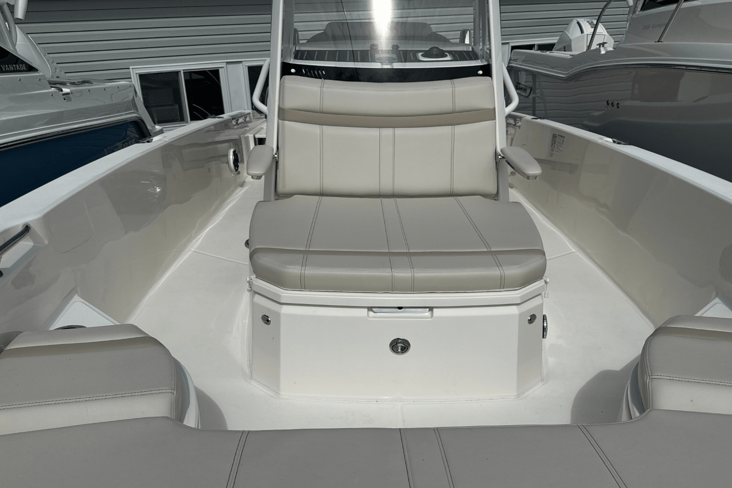 2026 Boston Whaler 250 Dauntless Image Thumbnail #30