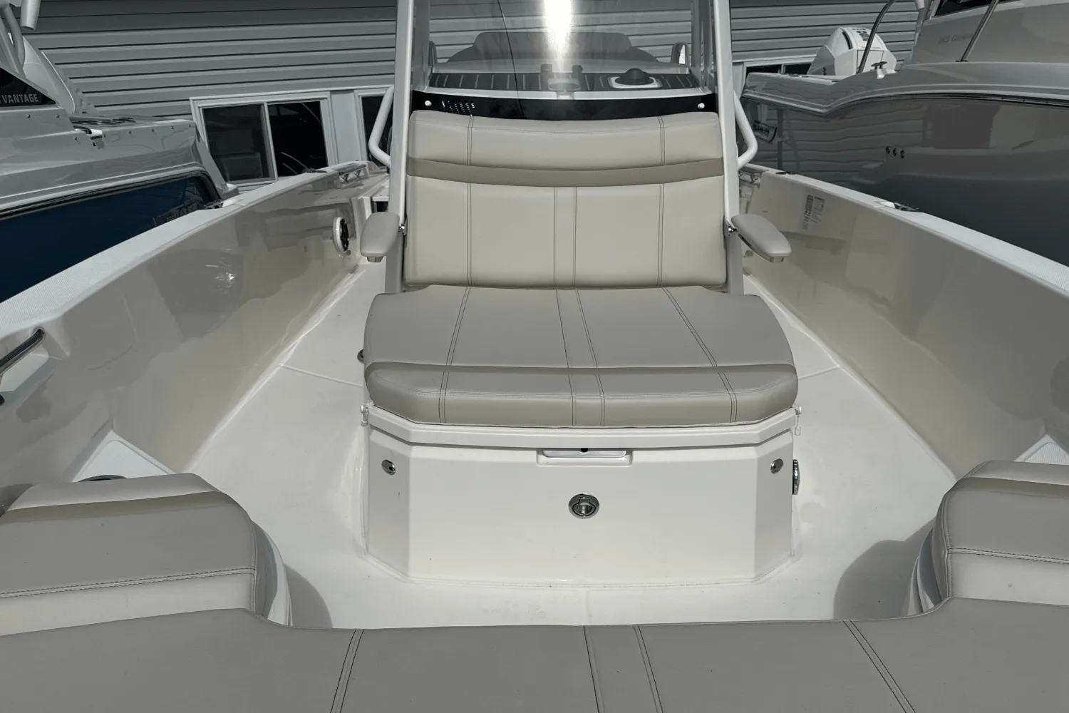 2026 Boston Whaler 250 Dauntless Image Thumbnail #30