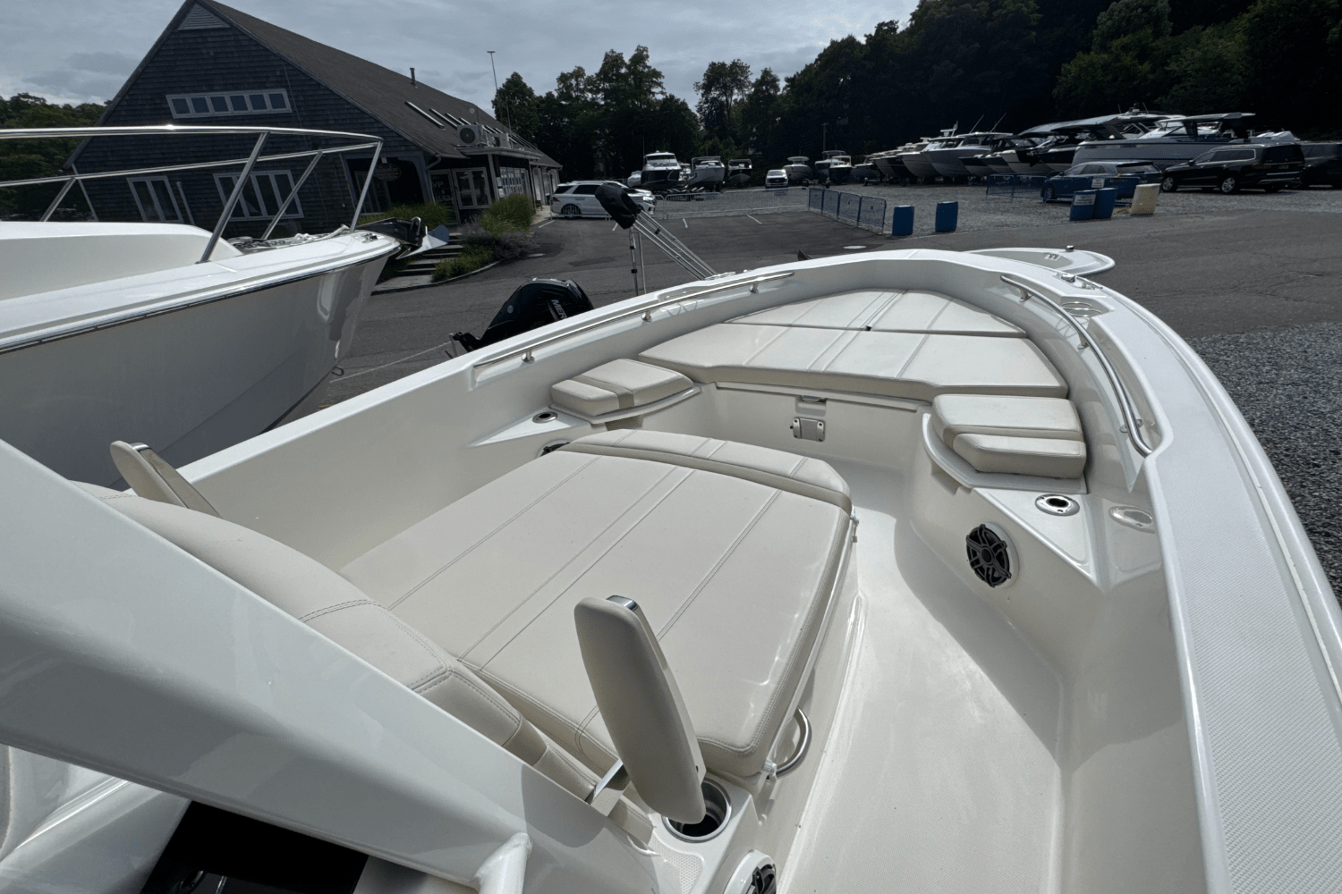 2026 Boston Whaler 250 Dauntless Image Thumbnail #26