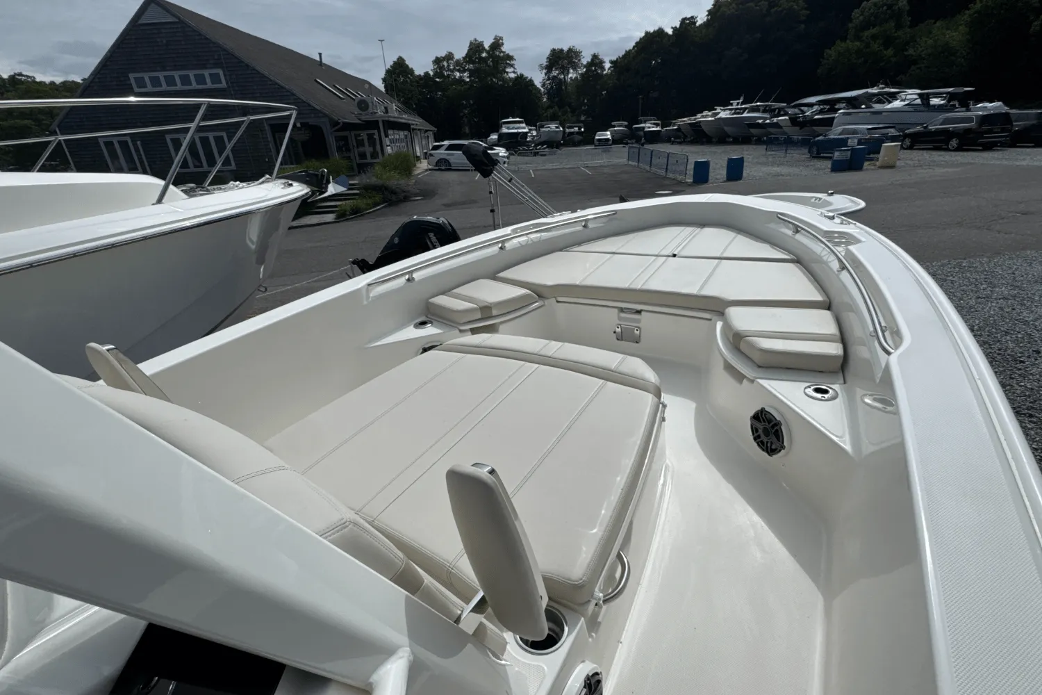 2026 Boston Whaler 250 Dauntless Image Thumbnail #26