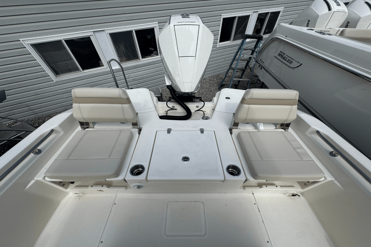 2026 Boston Whaler 250 Dauntless Image Thumbnail #9