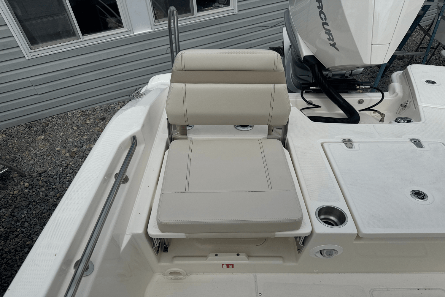2026 Boston Whaler 250 Dauntless Image Thumbnail #10