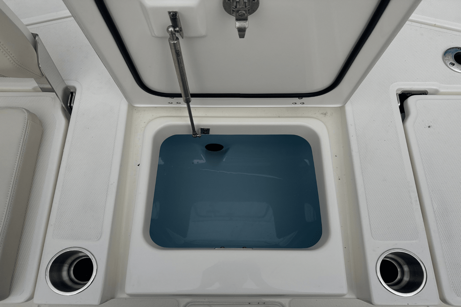 2026 Boston Whaler 250 Dauntless Image Thumbnail #12