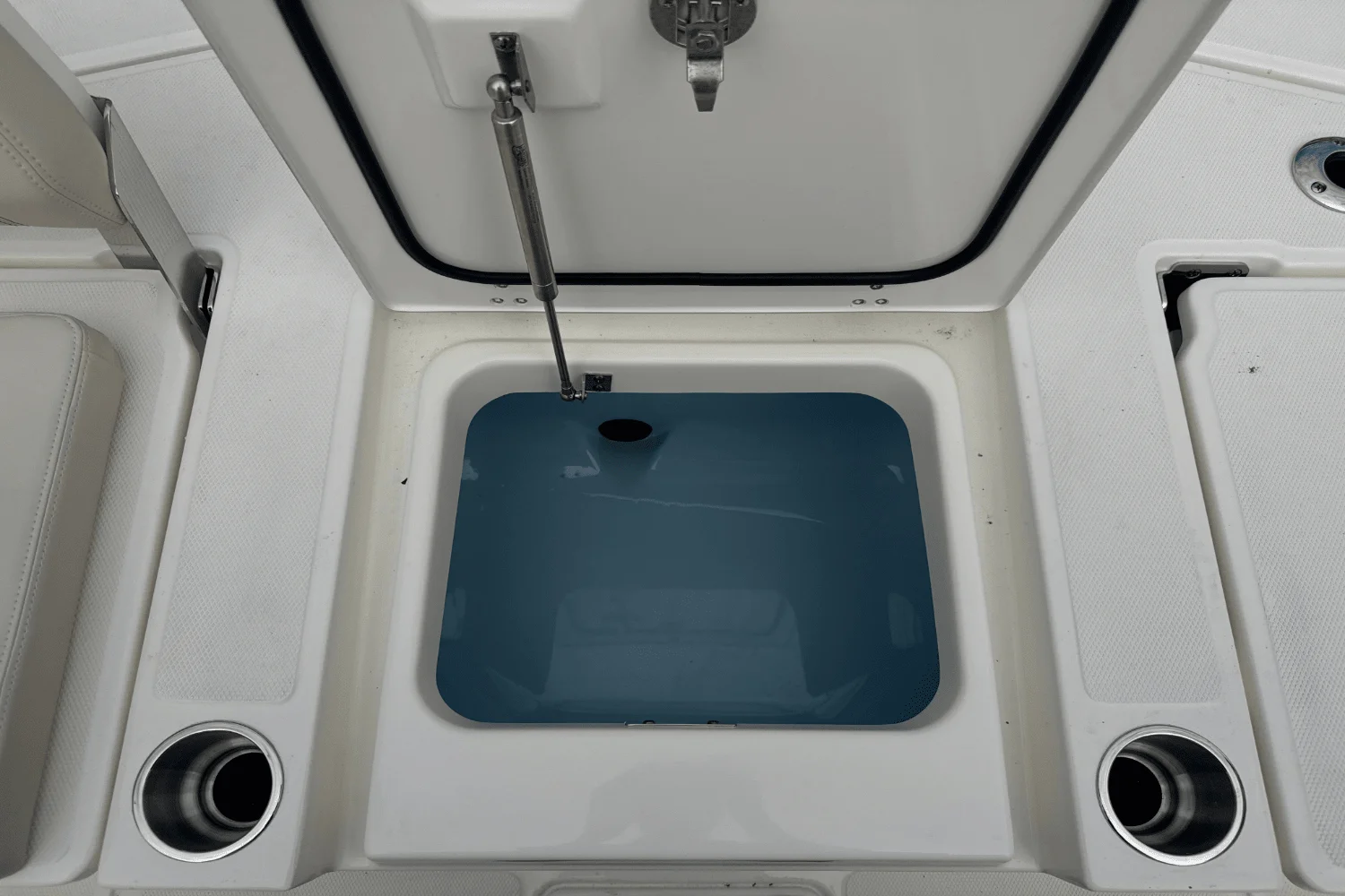 2026 Boston Whaler 250 Dauntless Image Thumbnail #12