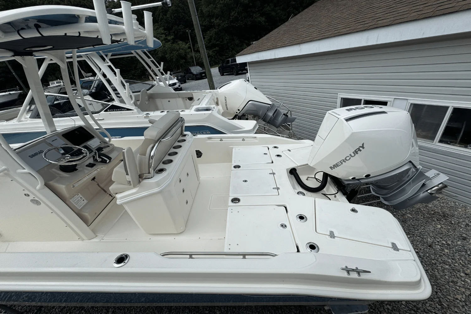 2026 Boston Whaler 250 Dauntless Image Thumbnail #4