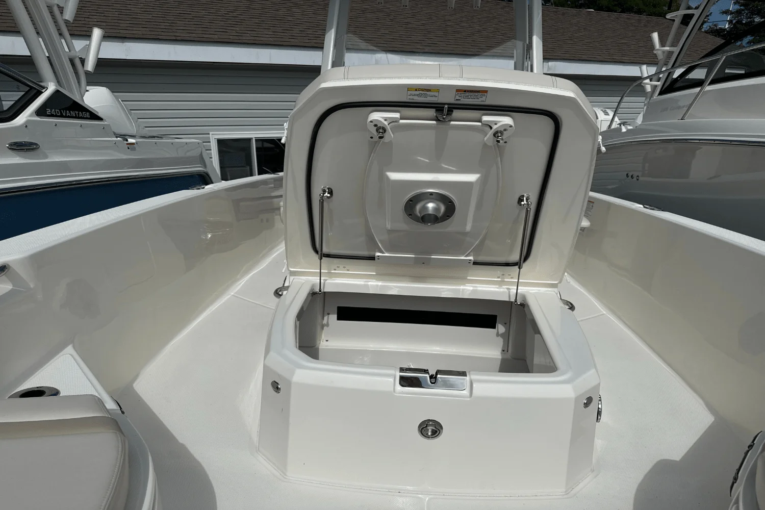 2026 Boston Whaler 250 Dauntless Image Thumbnail #31