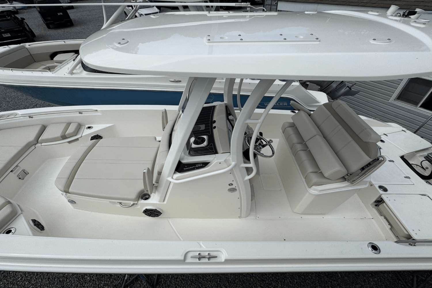 2026 Boston Whaler 250 Dauntless Image Thumbnail #6