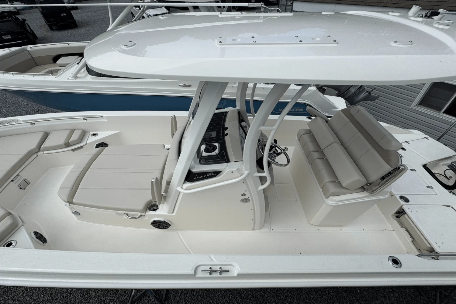 2026 Boston Whaler 250 Dauntless Image Thumbnail #6