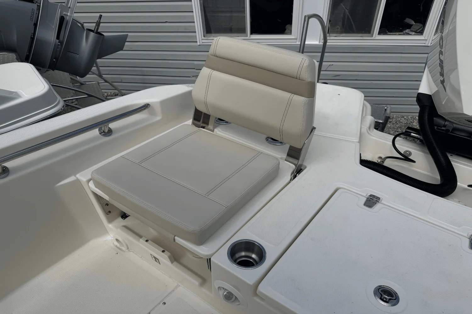 2026 Boston Whaler 250 Dauntless Image Thumbnail #14