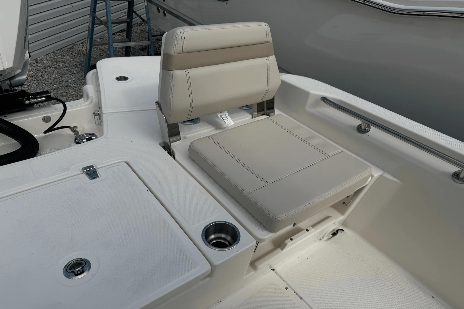 2026 Boston Whaler 250 Dauntless Image Thumbnail #15