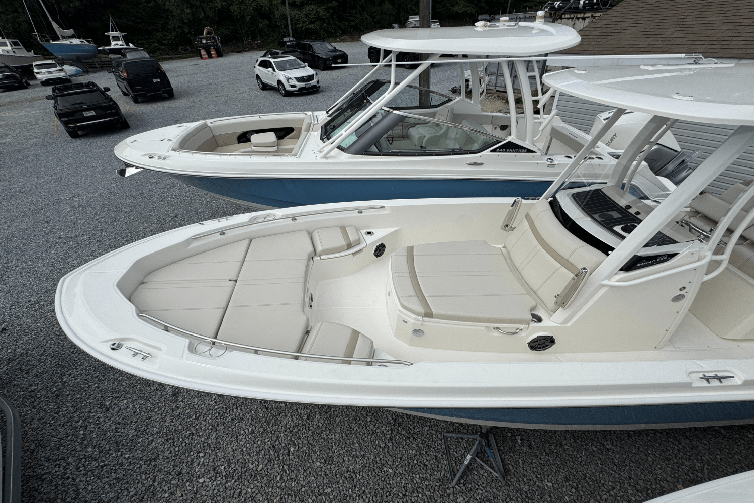 2026 Boston Whaler 250 Dauntless Image Thumbnail #27