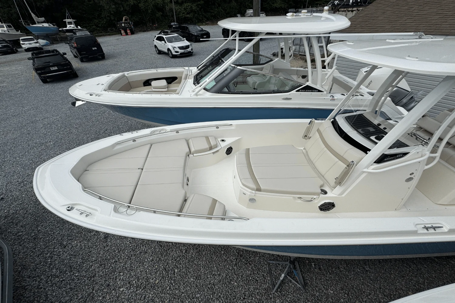 2026 Boston Whaler 250 Dauntless Image Thumbnail #27