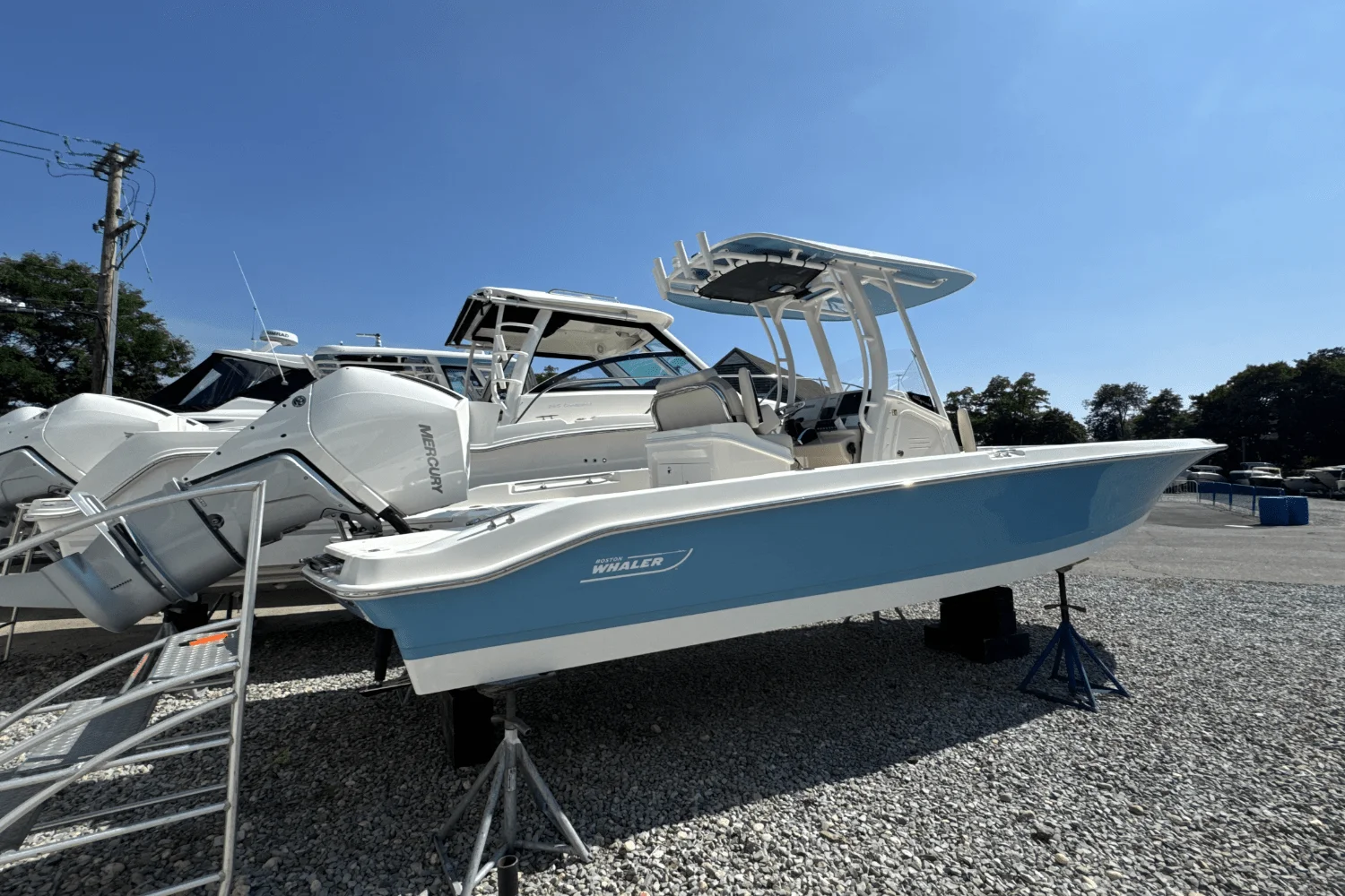 2026 Boston Whaler 250 Dauntless Image Thumbnail #3