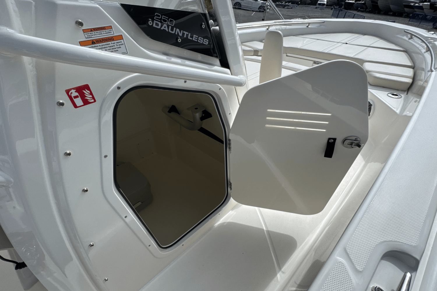 2026 Boston Whaler 250 Dauntless Image Thumbnail #24