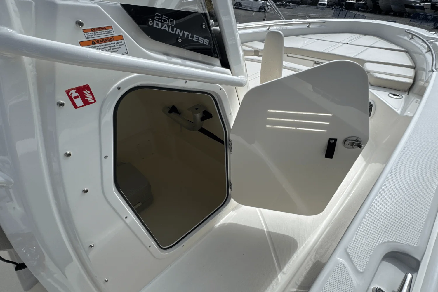 2026 Boston Whaler 250 Dauntless Image Thumbnail #24