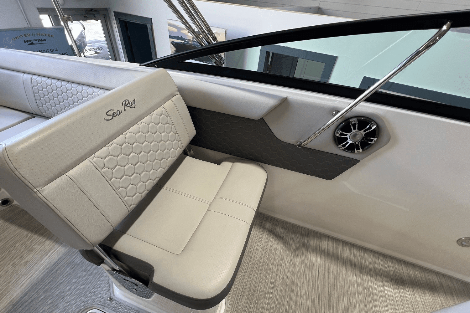 2021 Sea Ray SDX 250 Image Thumbnail #10