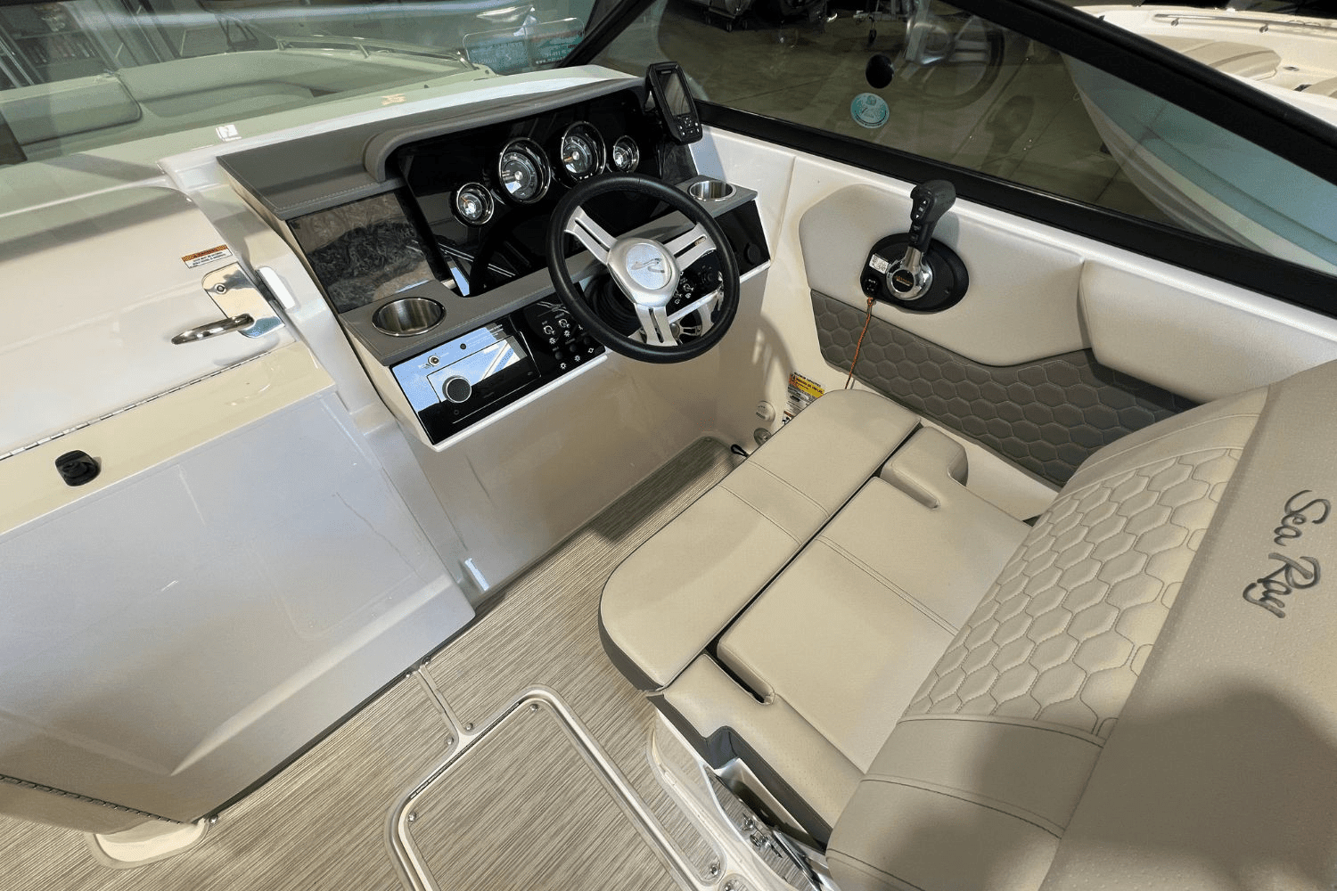 2021 Sea Ray SDX 250 Image Thumbnail #12