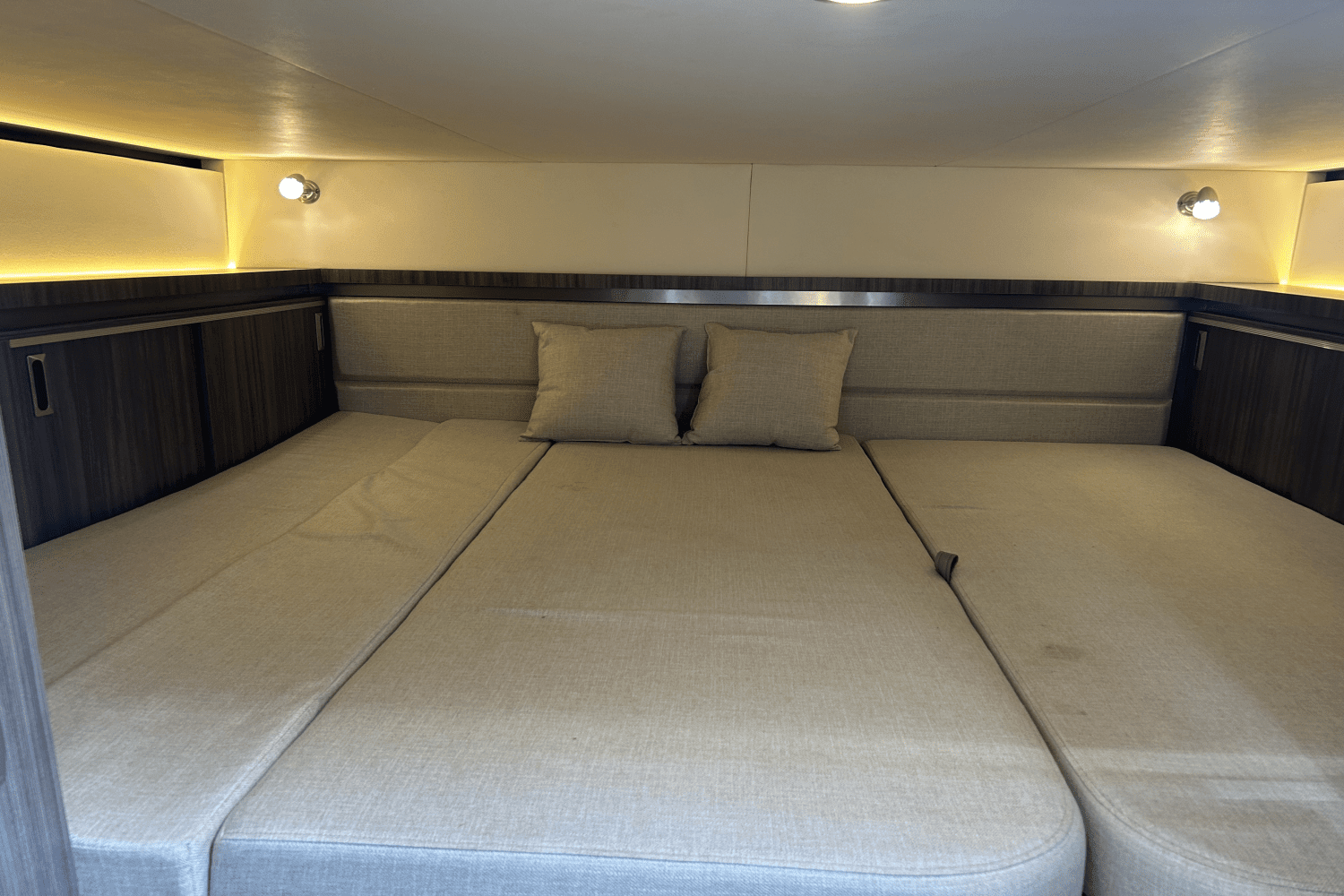 2020 Sea Ray 320 SUNDANCER IO Image Thumbnail #70
