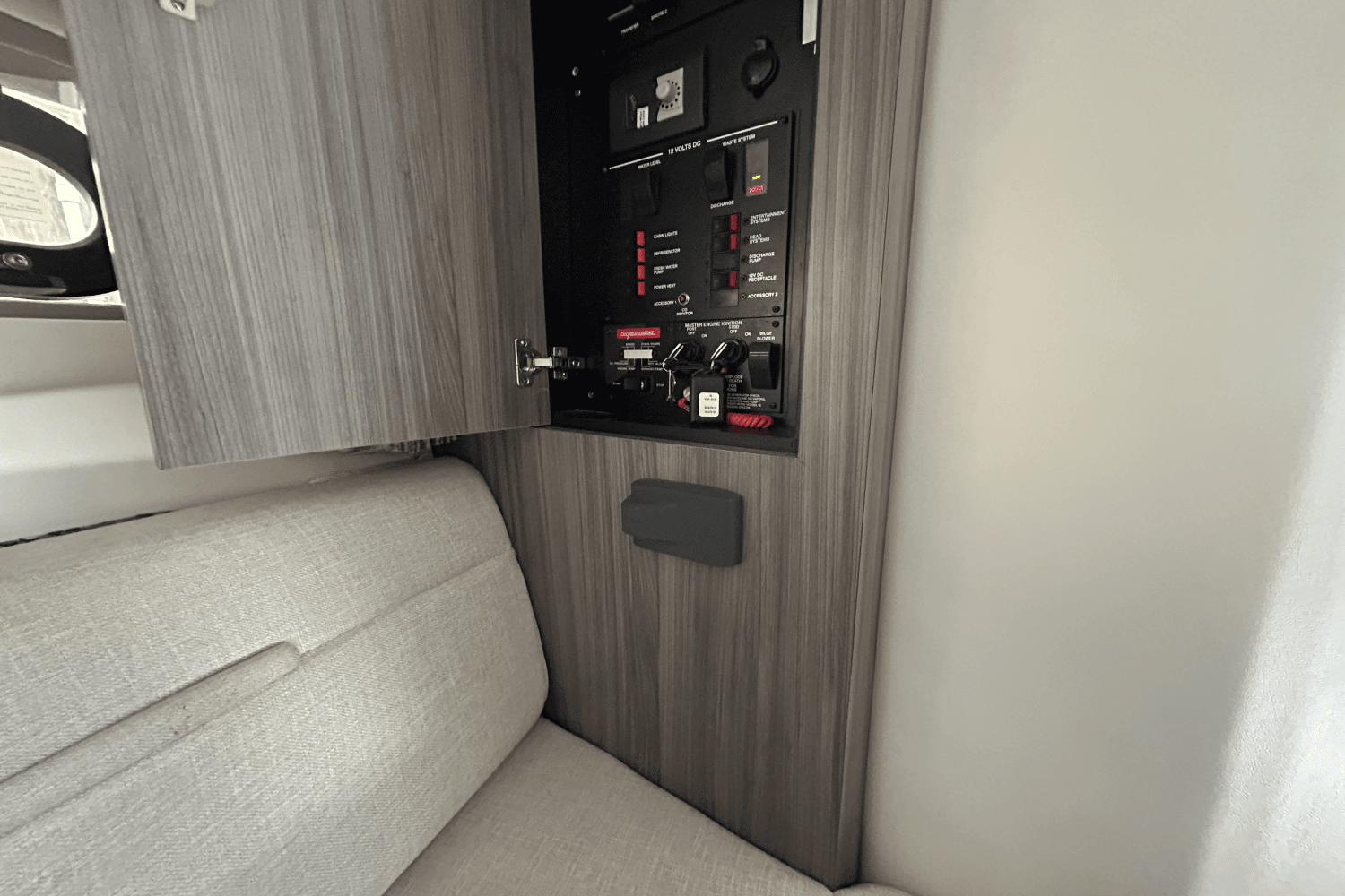 2020 Sea Ray 320 SUNDANCER IO Image Thumbnail #74