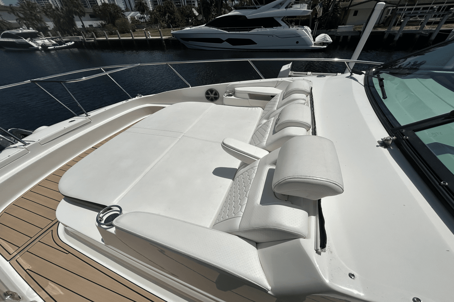 2020 Sea Ray 320 SUNDANCER IO Image Thumbnail #23