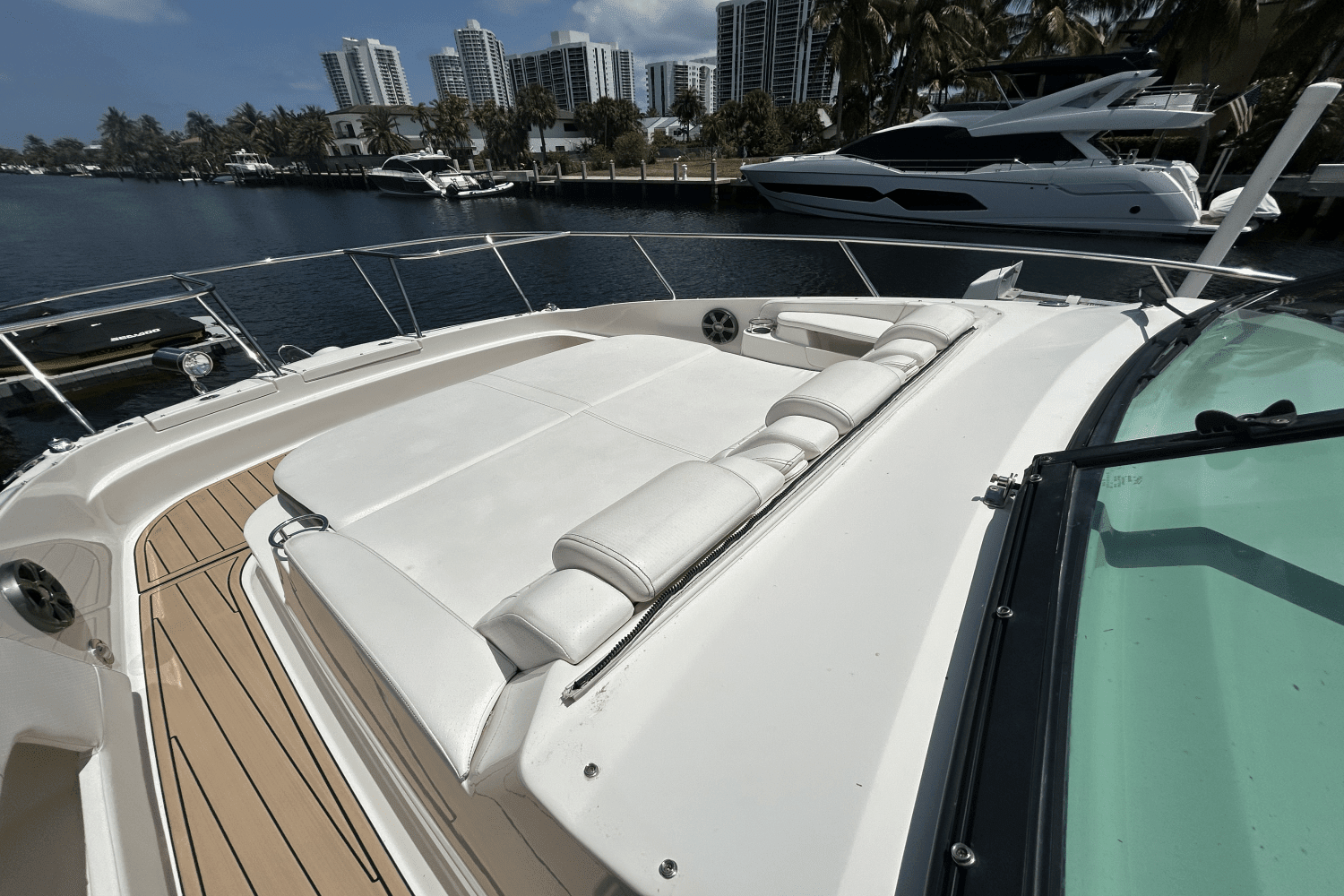 2020 Sea Ray 320 SUNDANCER IO Image Thumbnail #39