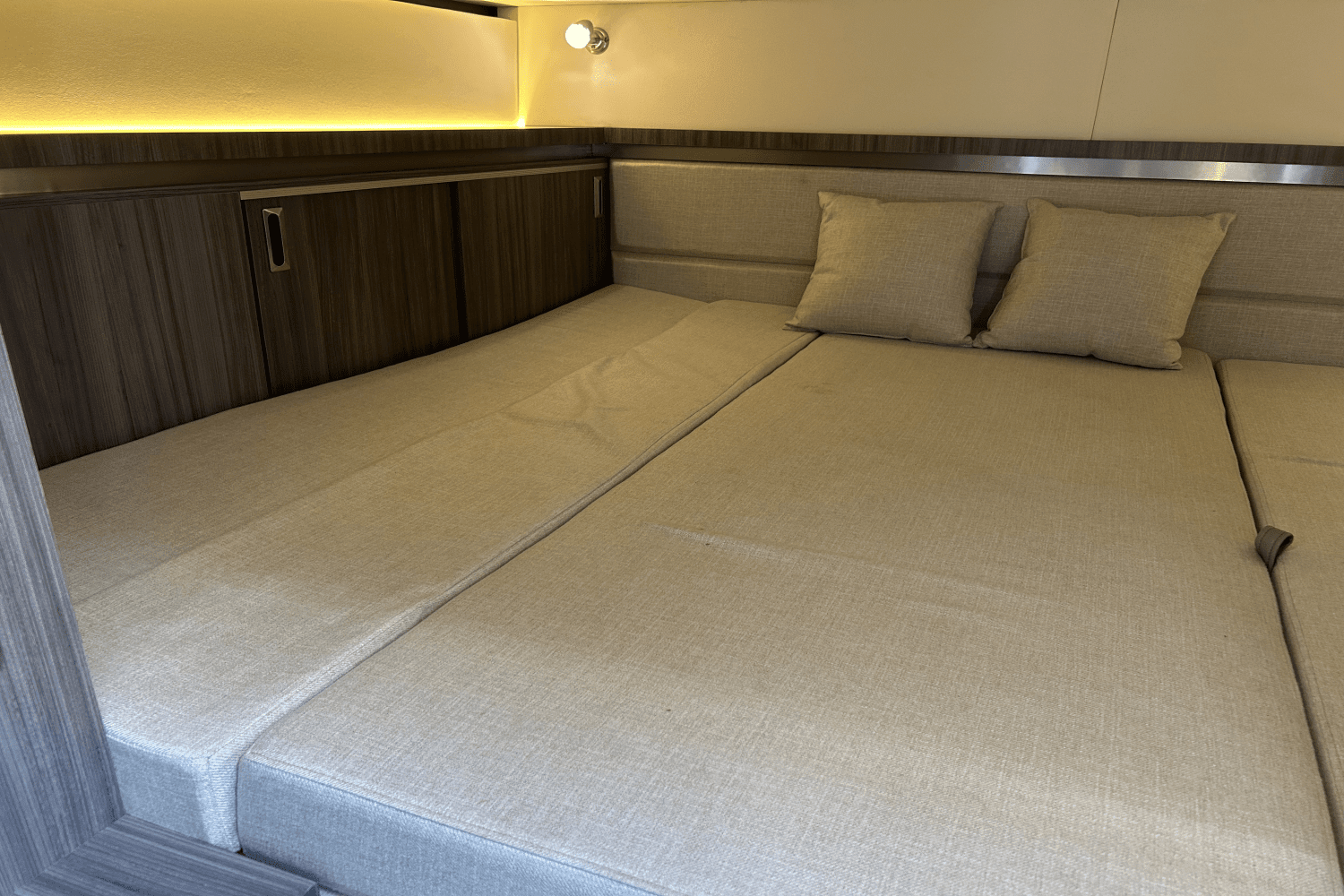 2020 Sea Ray 320 SUNDANCER IO Image Thumbnail #69