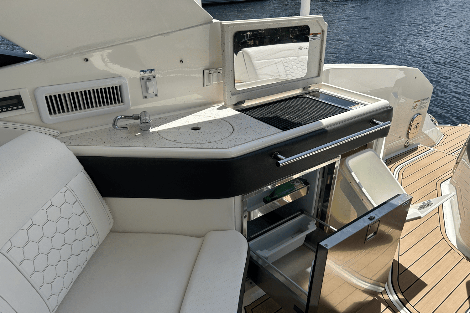 2020 Sea Ray 320 SUNDANCER IO Image Thumbnail #25