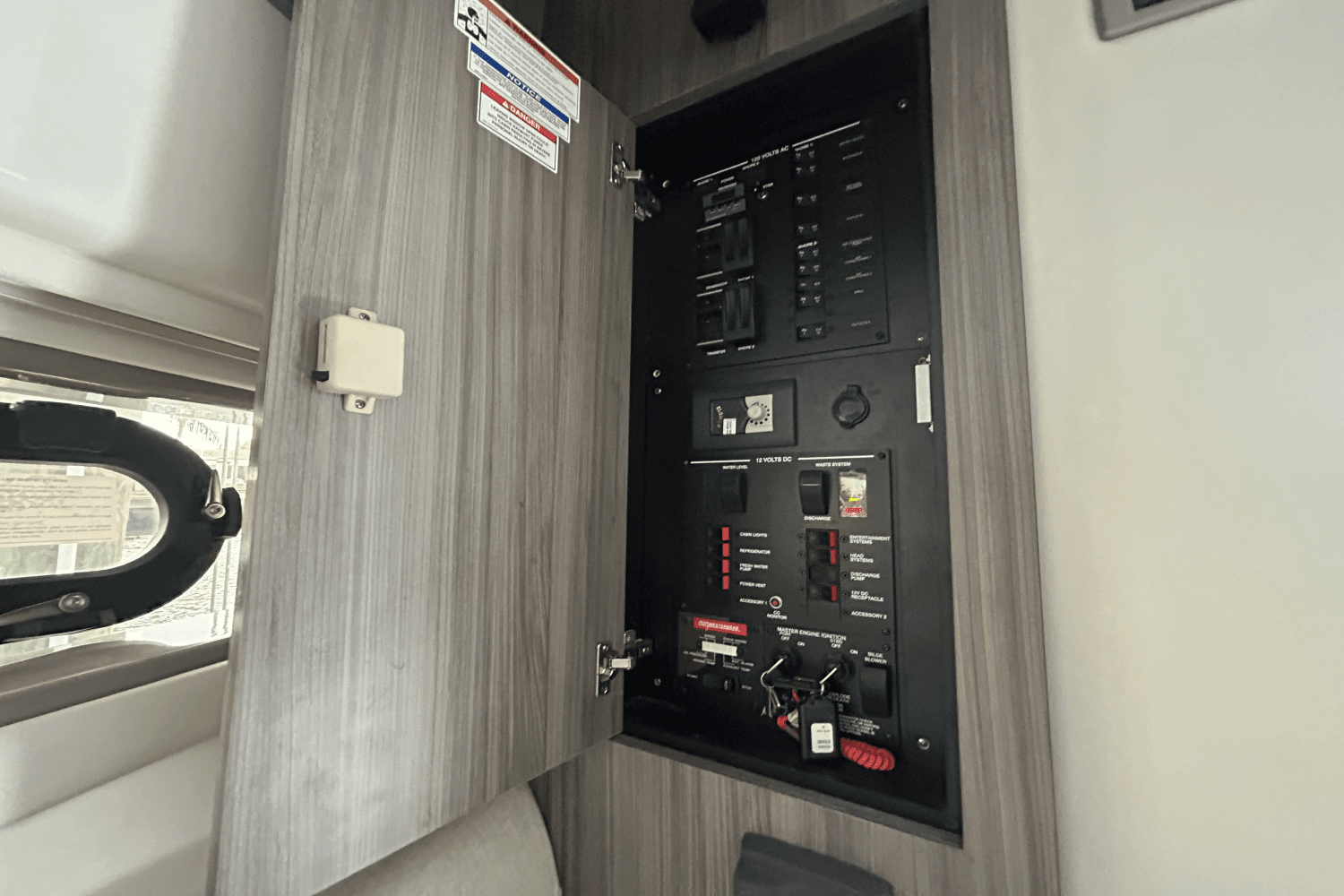 2020 Sea Ray 320 SUNDANCER IO Image Thumbnail #75