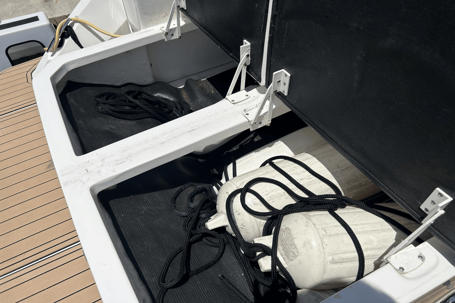 2020 Sea Ray 320 SUNDANCER IO Image Thumbnail #19