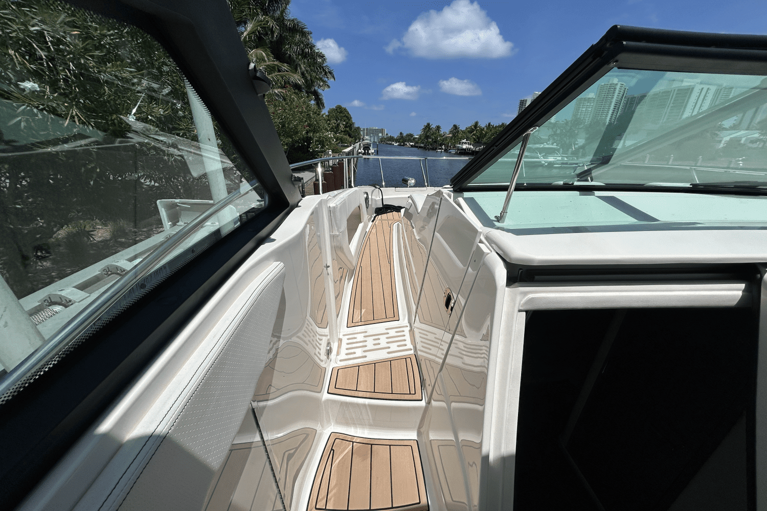 2020 Sea Ray 320 SUNDANCER IO Image Thumbnail #37