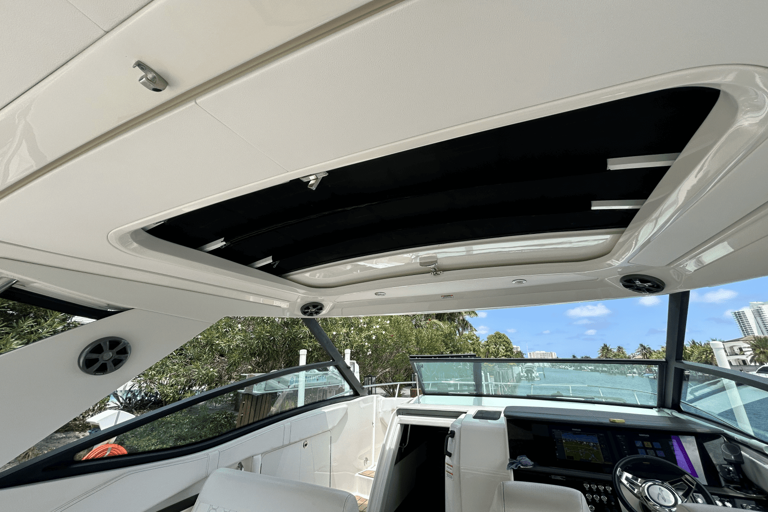2020 Sea Ray 320 SUNDANCER IO Image Thumbnail #34