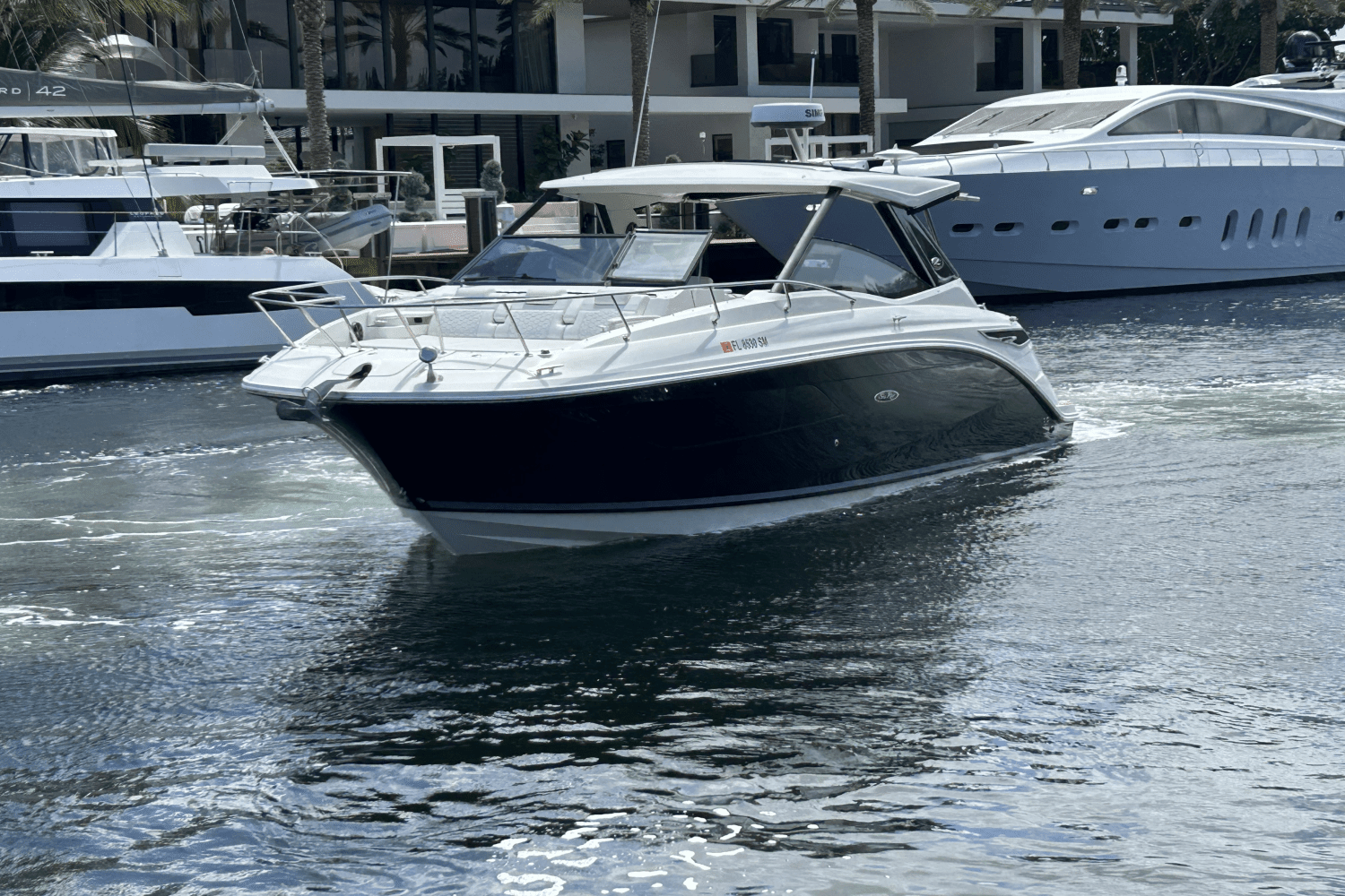 2020 Sea Ray 320 SUNDANCER IO Image Thumbnail #3