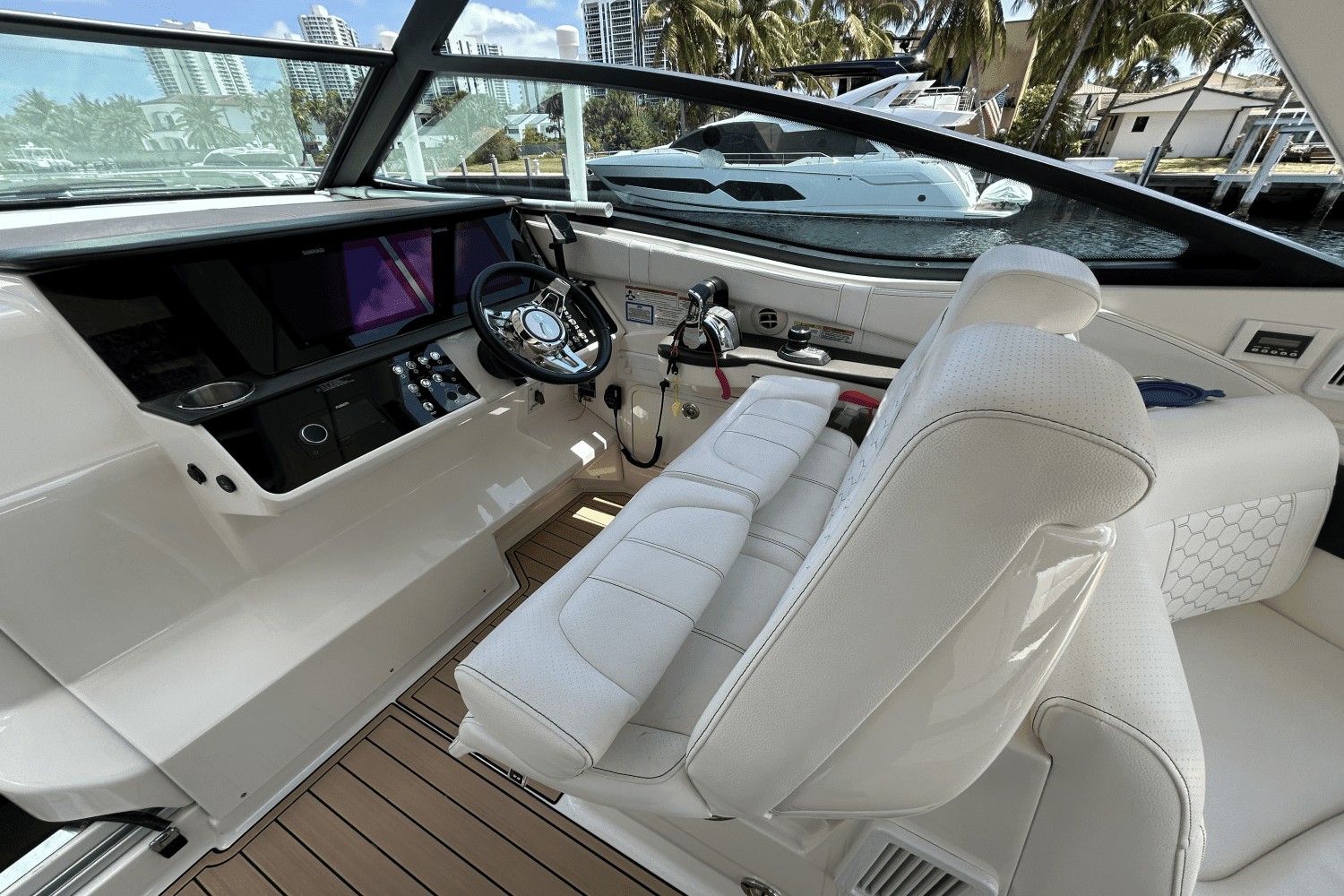 2020 Sea Ray 320 SUNDANCER IO Image Thumbnail #48