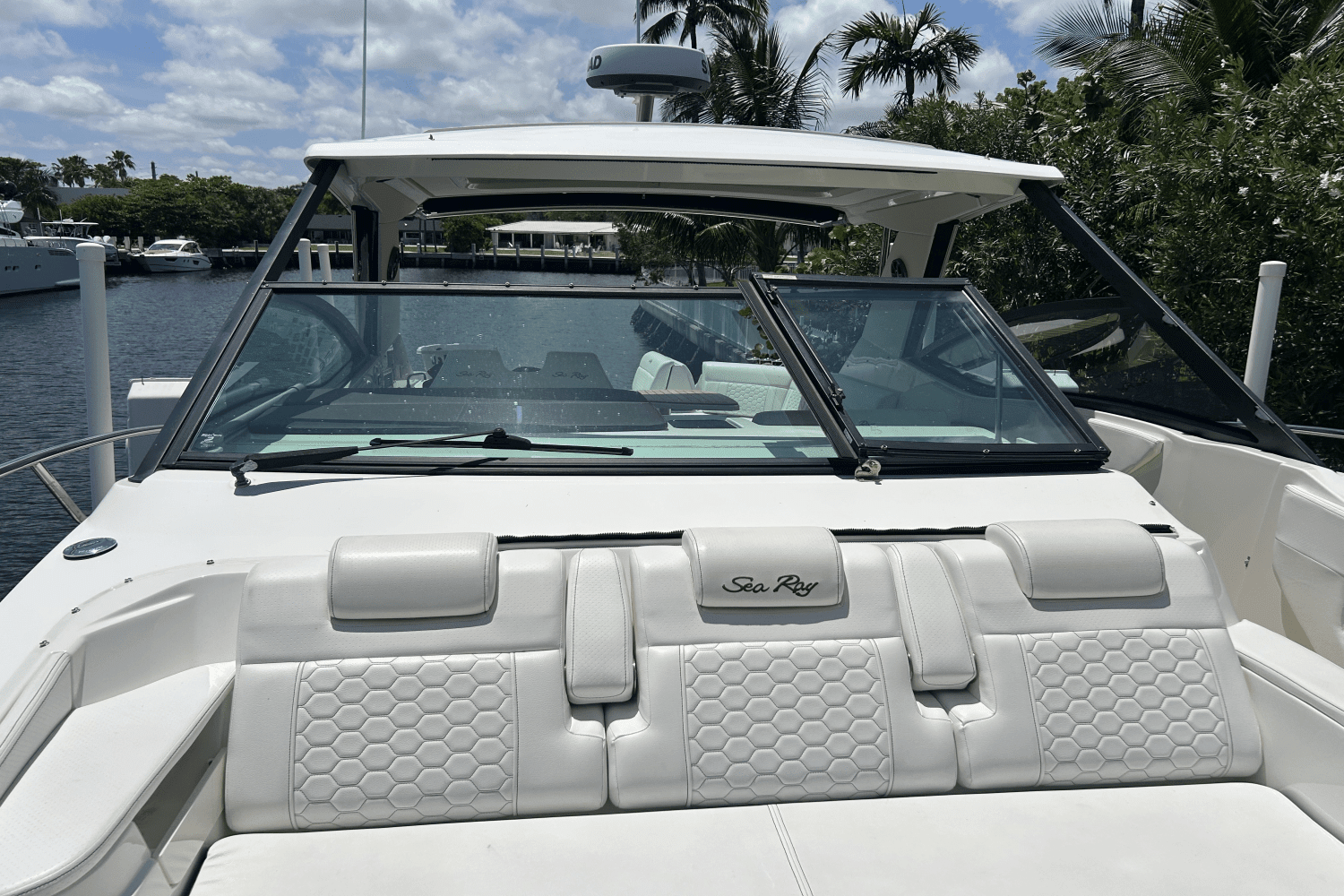2020 Sea Ray 320 SUNDANCER IO Image Thumbnail #43