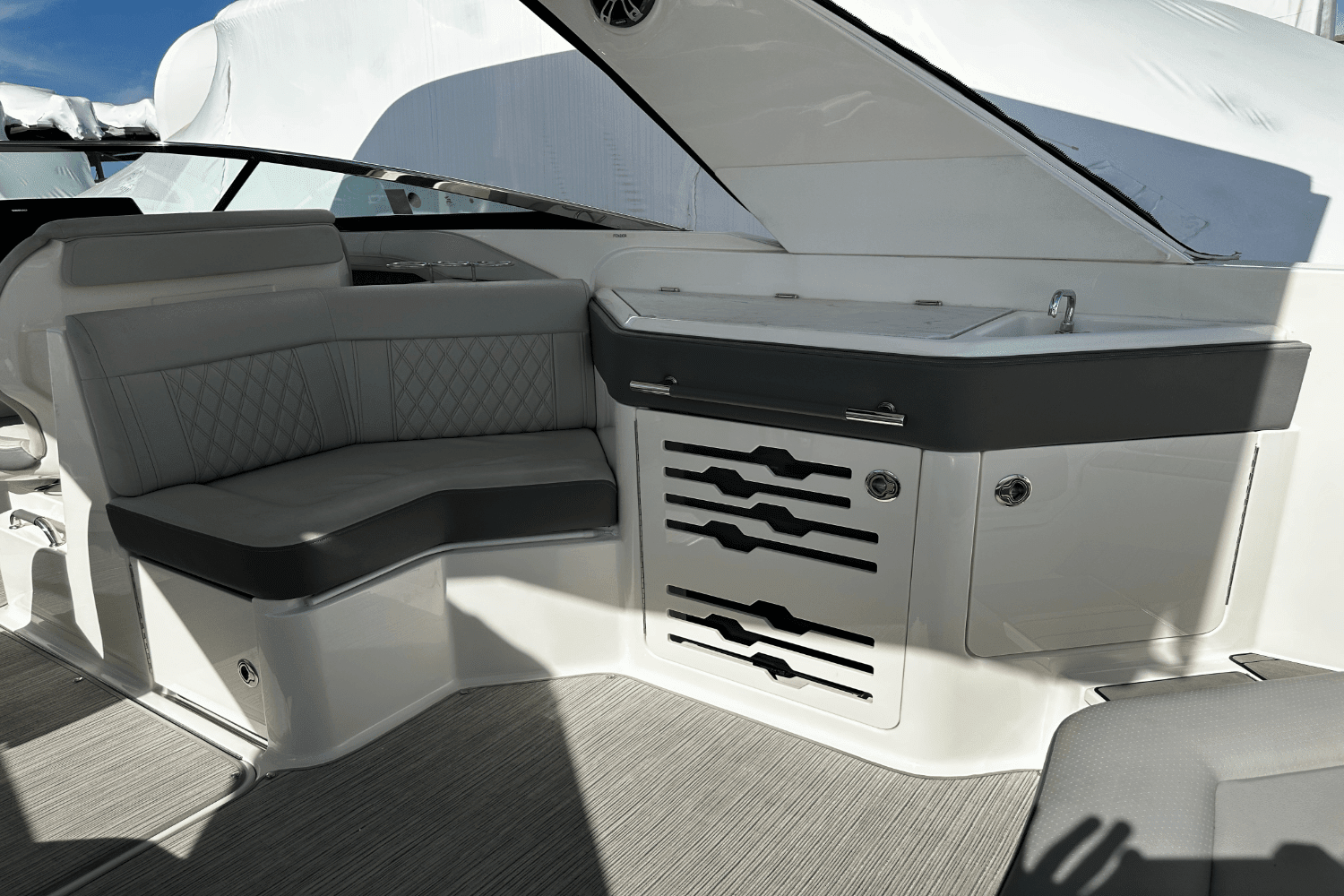 2023 Sea Ray 310 SLX Image Thumbnail #12