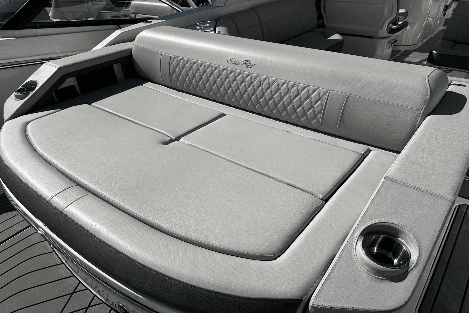 2023 Sea Ray 310 SLX Image Thumbnail #2