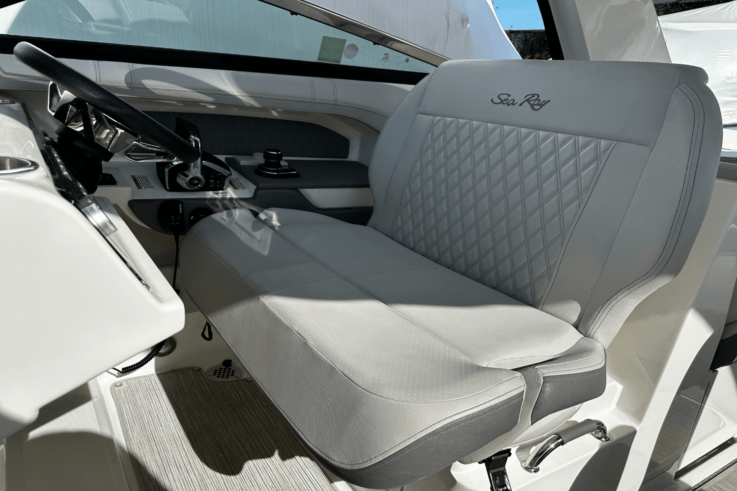 2023 Sea Ray 310 SLX Image Thumbnail #20