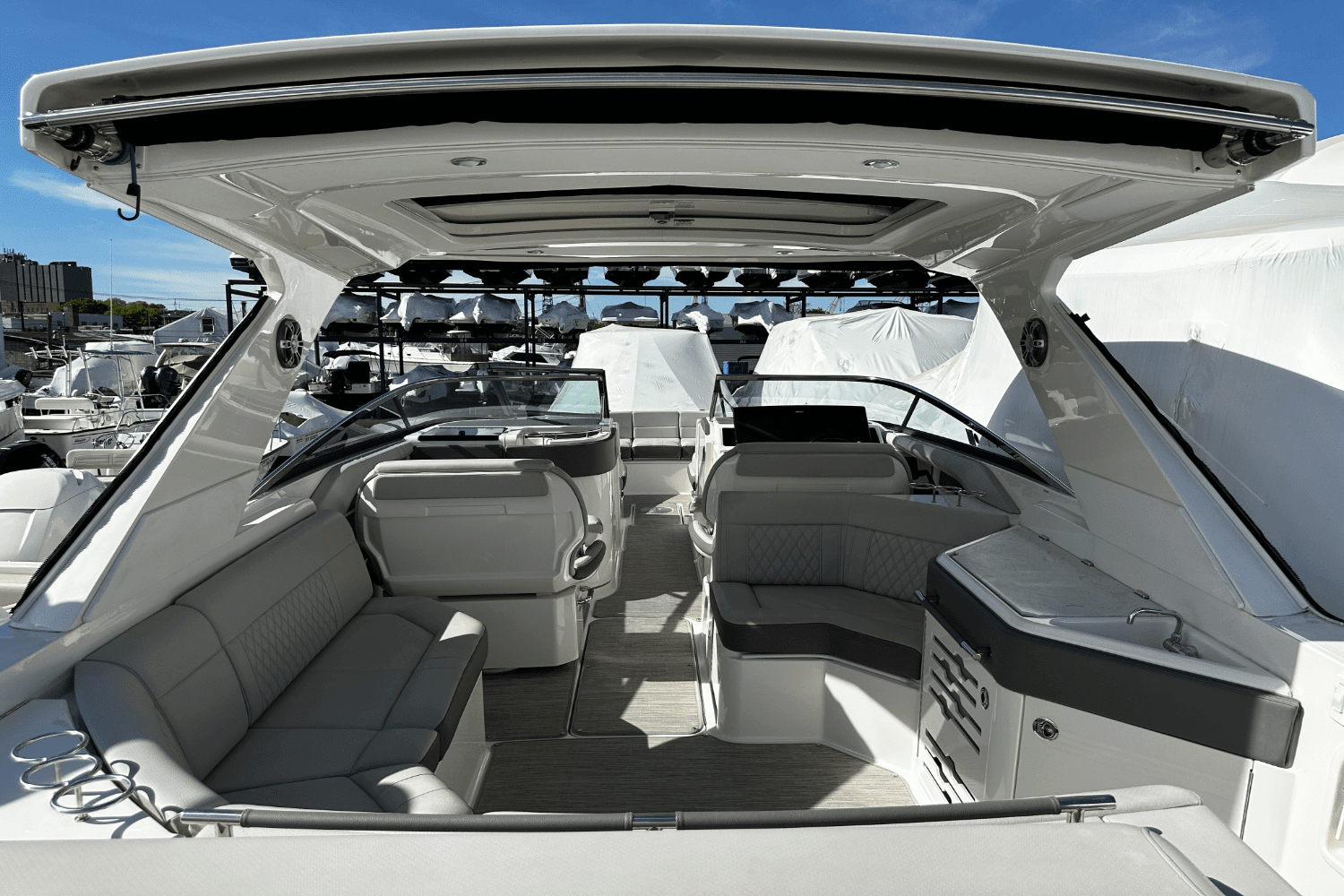 2023 Sea Ray 310 SLX Image Thumbnail #14